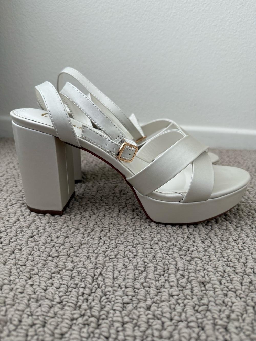 Lulu’s Women's White Platform Block Heel Sandals
